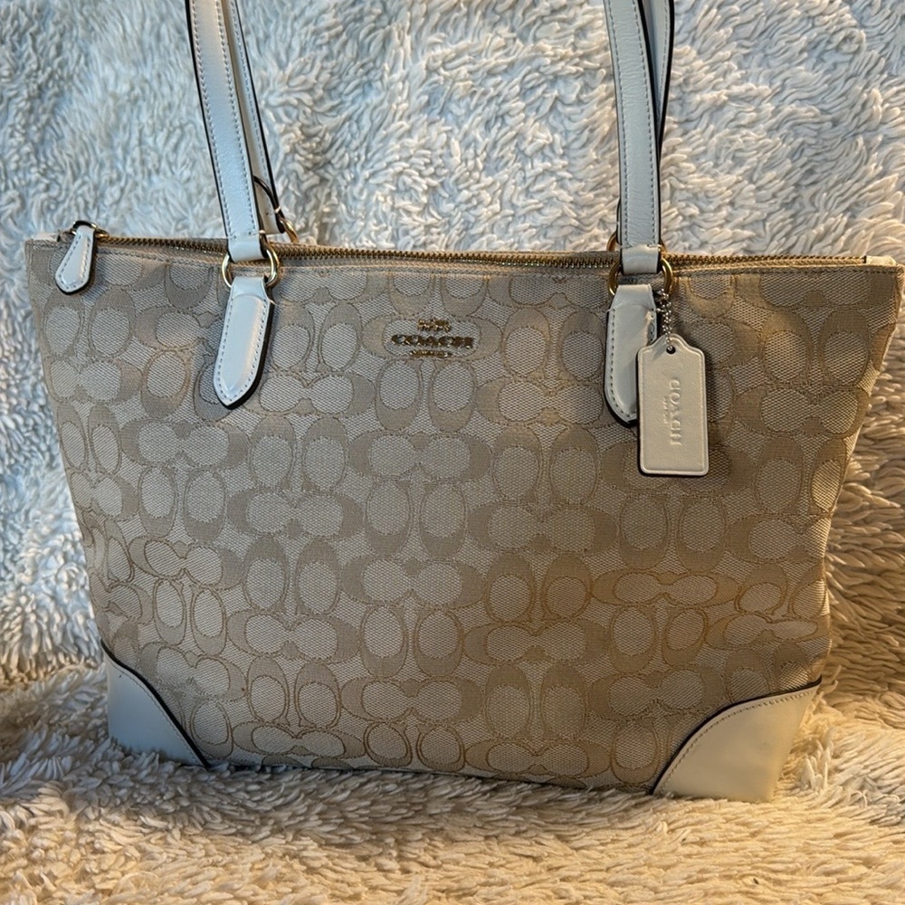 Coach F29958 Signature Jacquard Zip Tote Bag - Light Khaki/Chalk - Picture 3 of 12